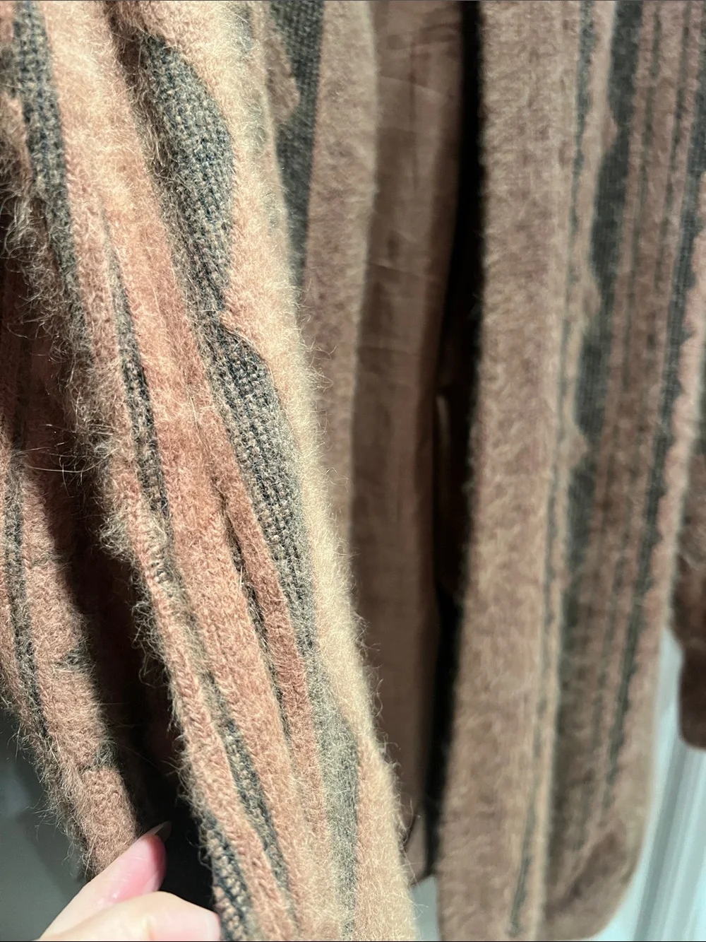 Vintage-Women's Knit & Lined Cardigan Sweater - Tan & Charcoal 65% Angora - Picture 6 of 12